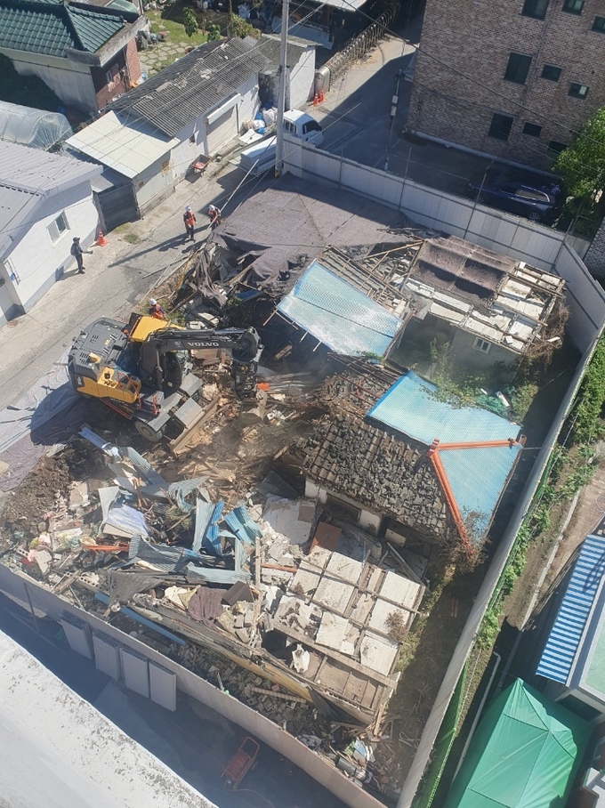 남양주 오남초 내 무단 점유시설 행정대집행 모습. (사진=구리남양주교육지원청 제공)