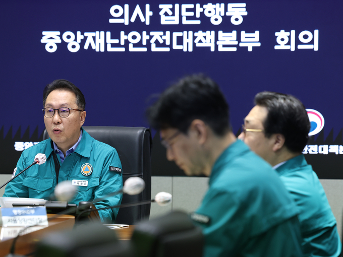  4일 박민수 보건복지부 제2차관이 의사 집단행동 중앙재난안전대책본부회의를 주재하고 있다. (사진=연합뉴스 제공)