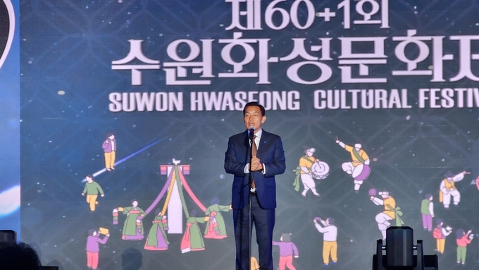 4일 제61회 수원화성문화제 개막식에서 발언하는 이재준 수원시장. (사진=장진 기자)