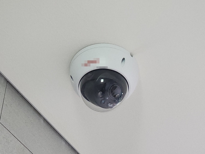  경기남부경찰청에 설치된 CCTV. (사진=박진석 기자)