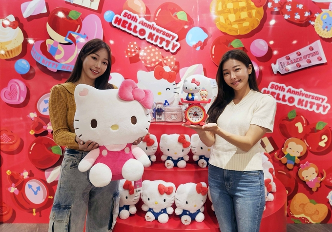 신세계백화점이 '헬로키티 50주년' 파이널 팝업 스토어를 연다. (사진=신세계백화점 제공)