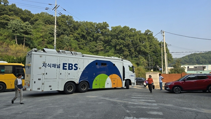 지난 8일 경기도교육청 미디어센터가 '학교로 찾아가는 미디어 체험, 교육방송(EBS) 중계차 교육'을 실시했다. (사진=경기도교육청 제공)
