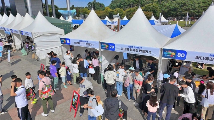 성남시청소년재단 분당서현청소년수련관이 주최한 제15회 성남시청소년창의과학축제가 지난 5일 성남시청에서 열렸다. (사진=성남시청소년재단)