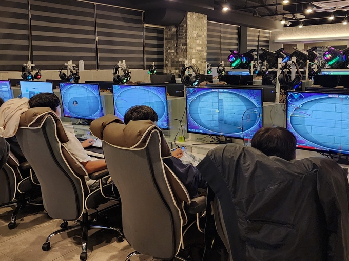 게이머들이 PC방에서 게임을 플레이 하고 있다. (사진=이효정 기자)