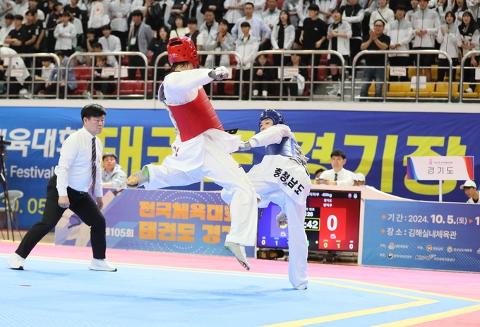 5~10일 경남 김해시 김해운동장 실내체육관에서 사전경기로 열린 대회 남고부 80kg급에서 양지우(고양고)가 경기를 펼치고 있다. (사진=경기도태권도협회 제공)
