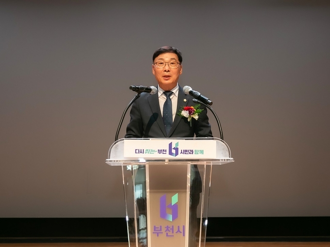 김병전 의장이 노인의 날 기념행사에 참석해 축사를 하고있다. (사진=부천시의회 제공)