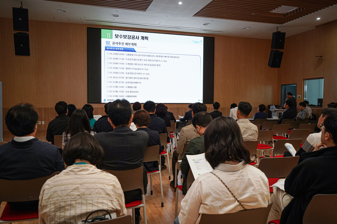 지난 10일 인천시 상수도사업본부는 ‘송도 1·3공구 지역 상수도 누수예방대책’ 주민설명회를 열었다. ( 사진 = 인천시 제공 )