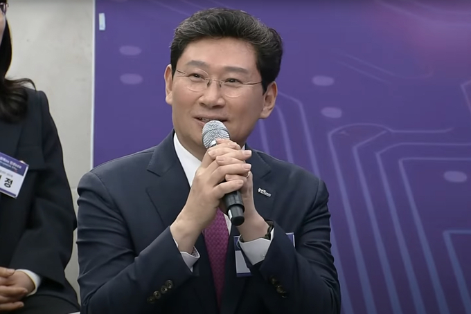이상일 용인특례시장은 지난 11일 행정안전부가 인구 100만 이상 대도시 4곳(용인‧수원‧고양‧창원)에 특례권한 부여와 함께 체계적인 지원체계를 정비하는 내용의 ‘특례시 지원 특별법’ 제정안을 입법예고한 것과 관련해 이 같은 입장을 밝혔다. (사진=용인시 제공)