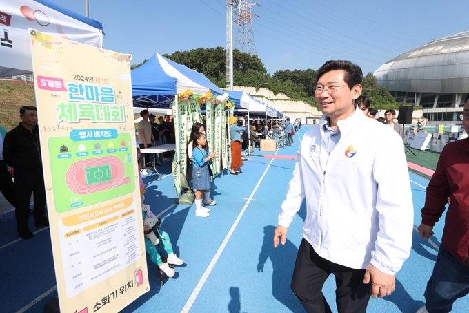 이상일 용인시장이 ‘2024년 5개동 한마음 체육대회’ 행사장을 방문했다. (사진=용인시 제공)