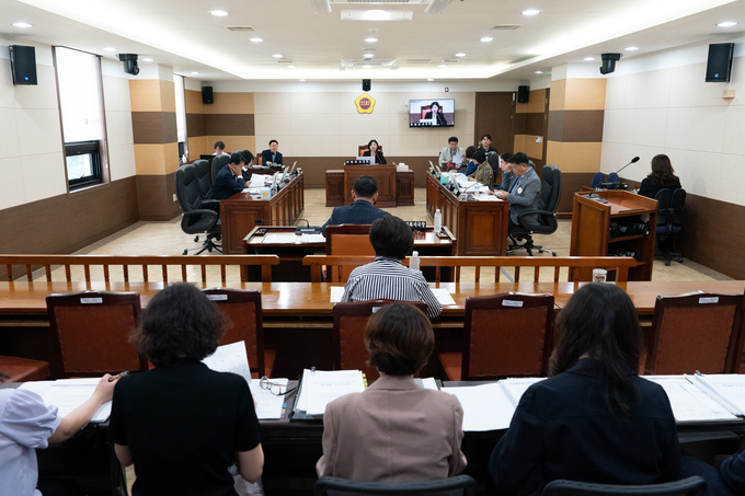 14일 인천시의회 문화복지위원회는 문화복지위원회 회의실에서 제298회 인천시의회 임시회 제1차 문화복지위원회를 열었다. ( 사진 = 인천시의회 제공 )