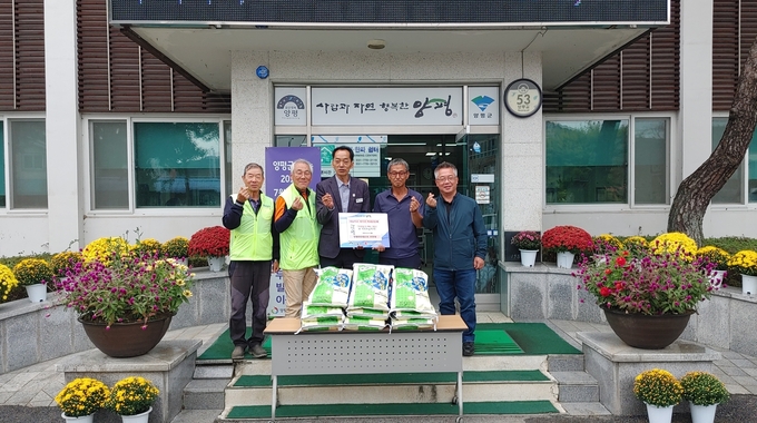 양평군 단월면 산음1리 농민 조한창씨가 쌀 100kg을 단월면사무소에 기탁했다. (사진=단월면 행정복지센터 제공)