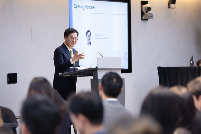 18일(현지시간) 미국의 뱅크 오브 아메리카 파빌리온에서 열린 2024 NYC 스타트업 서밋에서 김동연 경기도지사가 개회사를 하고 있다. (사진=경기도 제공)