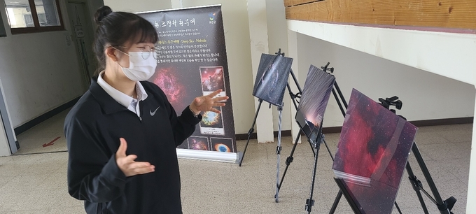 양일고등학교에서 천체 사진전이 진행되고 있다. (사진=양일고등학교 제공)