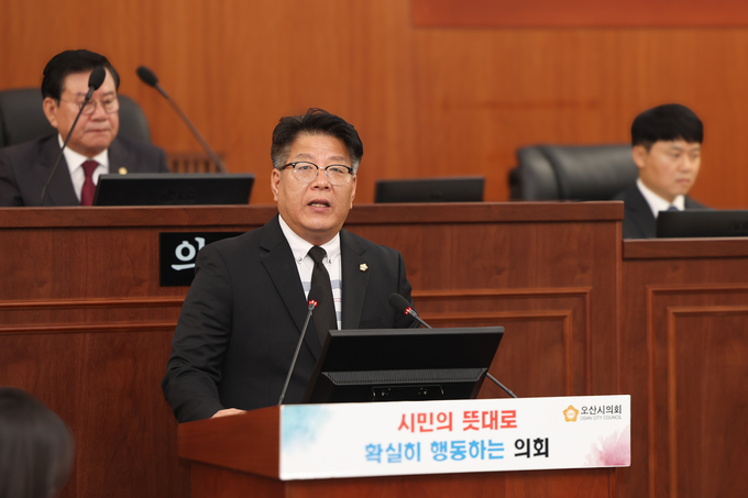 전도현 오산시의원,“한신대 교수 역사 왜곡 발언에 대한 정당한 절차에 의한 조치 촉구” 7분발언 장면. (사진=오산시의회 제공)