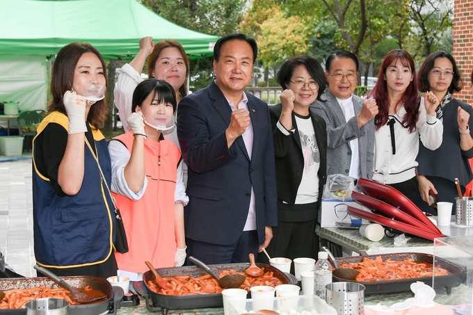 이권재 오산시장, 운산초등학교 ‘운산 축제’격려 방문 격려. (사진=오산시 제공)
