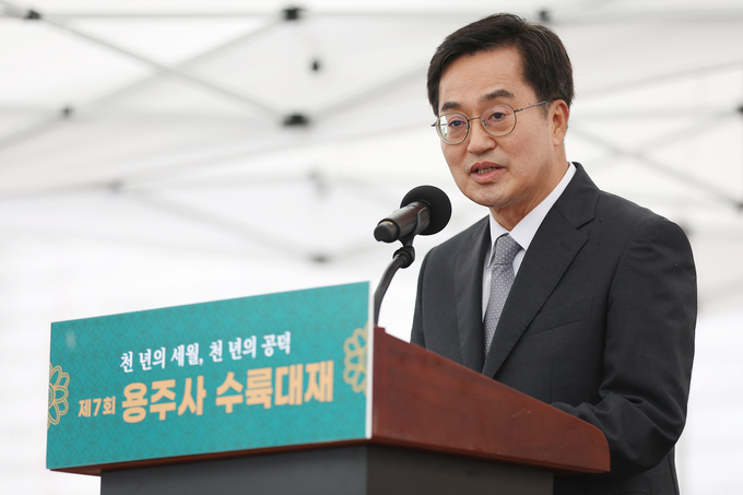 22일 용주사에서 열린 용주사 수륙대재에서 김동연 경기도지사가 축사를 하고 있다. (사진=경기도 제공)