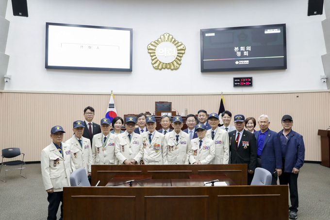 구리시의회를 방문한 구리시 국가보훈대상자. (사진=구리시의회 제공)