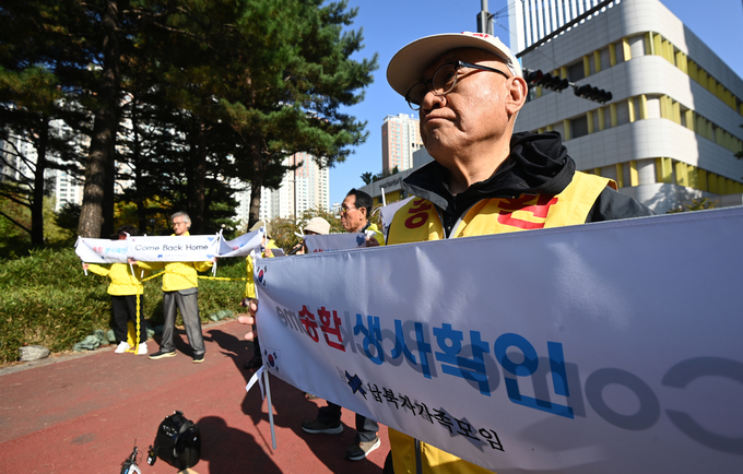 24일 경기도청 앞에서 전후납북자피해가족연합회가 기자회견을 진행하고 있다. (사진=옥지훈 기자)