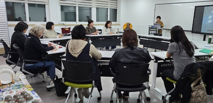 남양주시 '실버레크리에이션 2급 강사 양성 과정 교육 모습. (사진=독자 제공)
