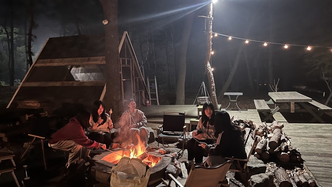 두레자연고등학교 트리 하우스에서 두레별밤 프로그램에 진행되고 있다. (사진=두레자연고등학교 제공)