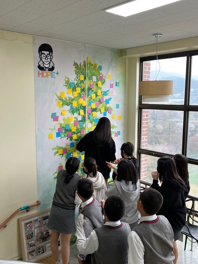 개군중학교 학생들이 학교 내 대안교실 프로그램에 참여하고 있다. (사진=개군중학교 제공)