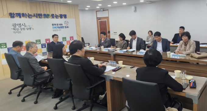 광명시는 지난 달 31일 민생경제 활성화를 위한 제3기 민생경제회복위원회 최종보고회를 개최하고 지역경제 활력을 위한 정책을 다각도로 모색했다. (사진=광명시 제공)