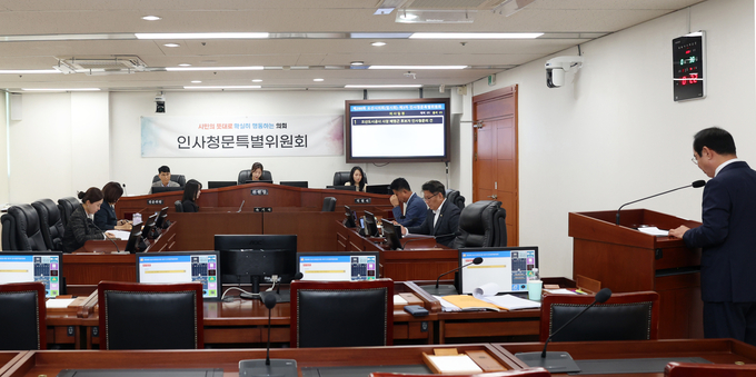 오산시의회 오산도시공사 사장 임명 후보자 인사청문회 실시 장면. (사진=오산시의회 제공)