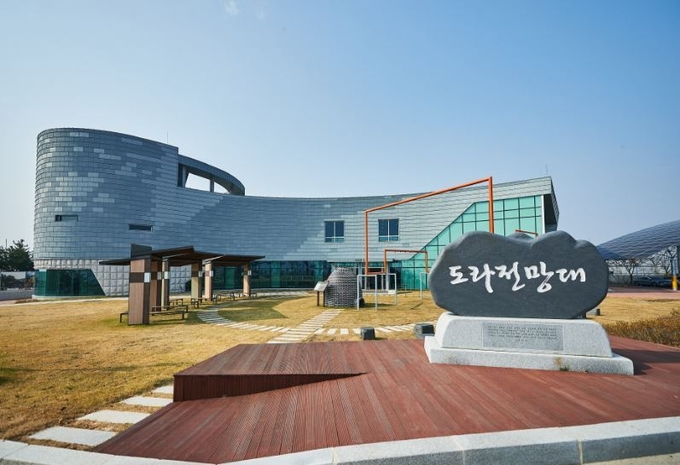파주시가 문화체육관광부가 주관한 열린관광지 공모사업에 도라산전망대와 제3땅굴이 선정돼 국비 5억을 확보하게 됐다. 사진은 도라전망대 전경. (사진=파주시 제공)