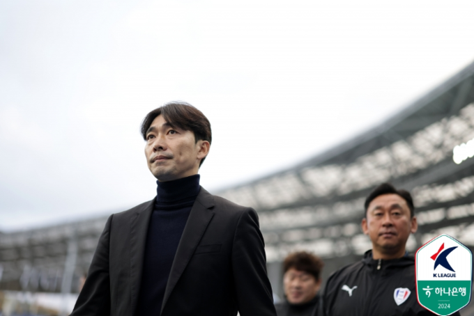 3일 용인미르스타디움에서 열린 하나은행 K리그2 2024 38라운드 홈경기에서 수원이 안산 그리너스 FC를 상대로 2-1 역전승을 거뒀다. 사진은 변성환 수원 삼성 감독. (사진=한국프로축구연맹 제공)