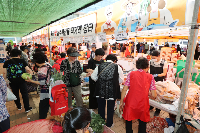 옹진군이 오는 7일~8일 군청 파도광장에서 2024년 제2회 옹진 ‘섬’ 농수특산물 직거래장터를 연다. ( 사진 = 옹진군 제공 )