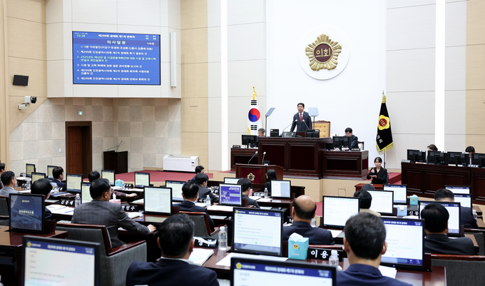 제299회 인천시의회 제2차 정례회 제1차 본회의가 5일 본회의장에서 진행되고 있다. ( 사진 = 인천시의회 제공 ) 