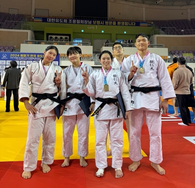 5일 보령종합체육관령에서 열린 2025 1차 국가대표 선발전 겸 2024 회장기전국유도대회 2일차 대회에 참가한 용인대 선수단 (사진=용인대학교 제공)