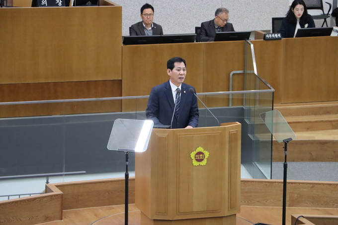 이영봉(민주·의정부2) 경기도의회 의원이 6일 도의회에서 진행된 제379회 정례회 제2차 본회의에서 5분자유발언을 하고 있다. (사진=경기도의회 제공)