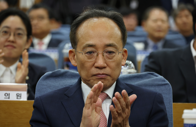추경호 국민의힘 원내대표가 지난 6일 오전 국회 의원회관에서 열린 'AI시대, 도약하는 원격대학' 국회 세미나에 참석해 박수치고 있다. (사진=연합뉴스)