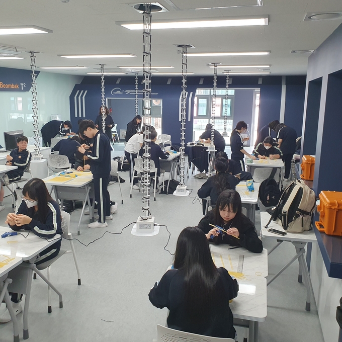 범박중학교에서 과학의 달 행사가 진행되고 있다. (사진=범박중학교 제공)