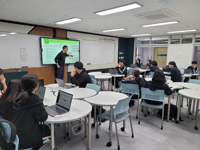 범박중학교에서 생성형 인공지능을 활용한 어플리케이션 개발 프로젝트가 진행되고 있다. (사진=범박중학교 제공)
