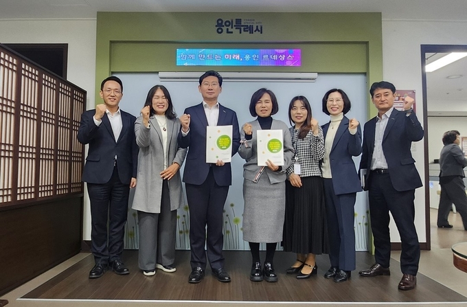 용인특례시는 지난 8일 경기도 교육청에 ‘경기형 과학고’ 예비 지정 공모 신청서를 제출했다. (사진=용인시 제공)