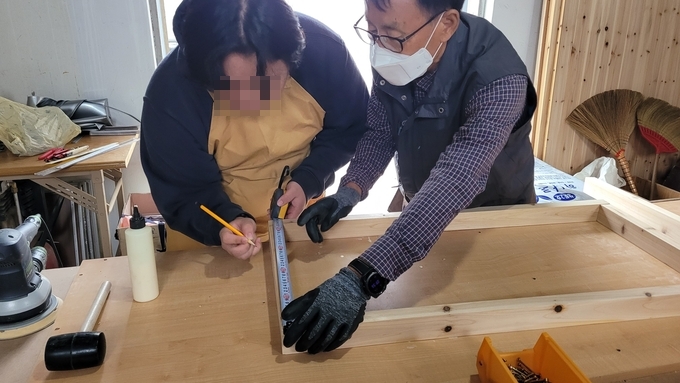 여주민들레학교에서 목공 수업이 진행되고 있다. (사진=여주민들레학교 제공)