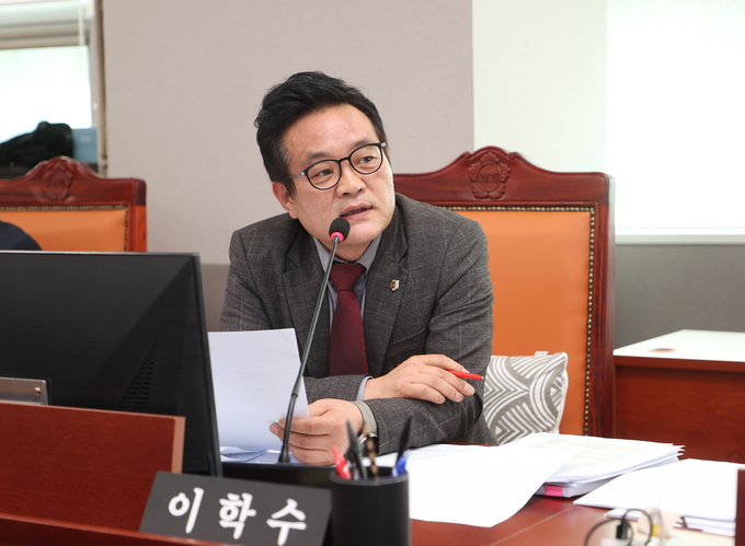 이학수 의원이 11일 문화체육관광위원회 행정감사에서 발언하고 있다. (사진=경기도의회 제공)