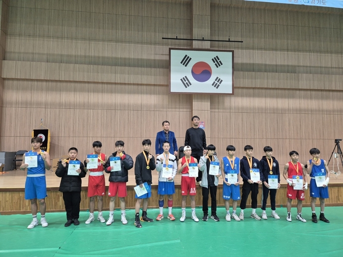 2024경기도지사배 복싱대회에서 체급별 시상식이 진행되고 있다.(사진=경기도복싱협회 제공)