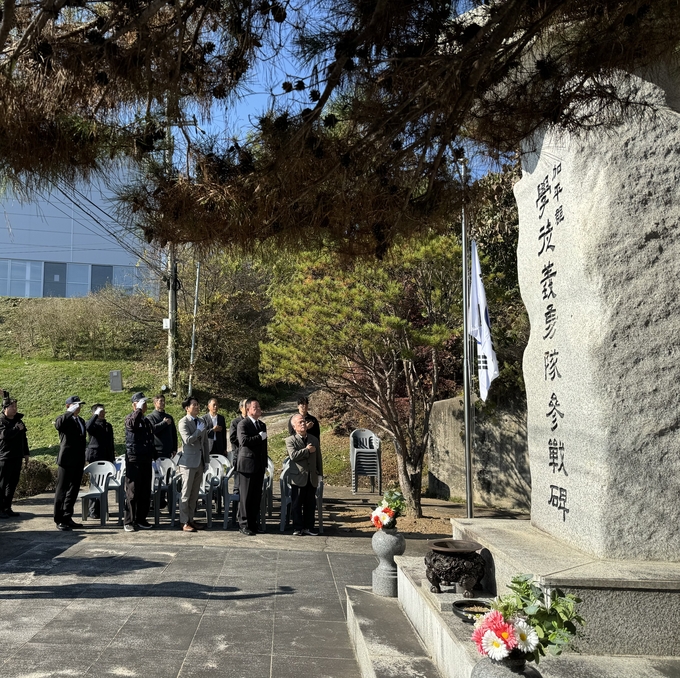 가평군은 11일 학도의용대 참전비에서 제25회 전몰학도의용대 추도식을 개최했다. (사진=가평군 제공)