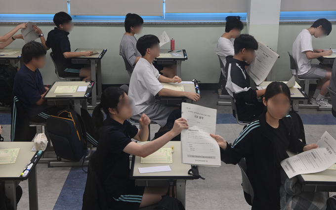 9월 4일 오전 용인시 수지구 용인홍천고등학교에서 학생들이 9월 모의평가 시험 준비를 하고 있다. (사진=옥지훈 기자)