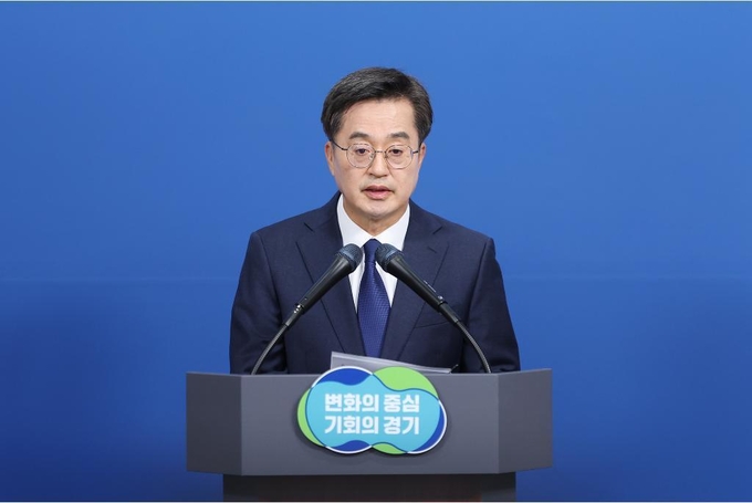13일 경기도청 브리핑룸에서 김동연 경기도지사가 정치현안 관련 입장을 밝히고 있다. (사진=경기도 제공)