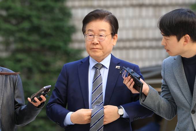 이재명 더불어민주당 대표가 지난 12일 오전 서울 서초구 서울중앙지방법원에서 열린 대장동·백현동·위례신도시 개발비리 및 성남FC 불법 후원금 의혹 사건 1심 속행 공판에 출석하고 있다. (사진=연합뉴스)