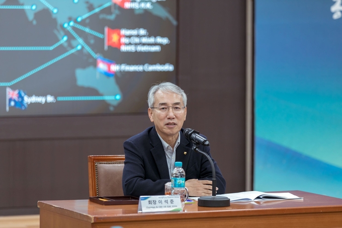 이석준 NH농협금융지주 회장이 '2024년 농협금융 해외점포 우수직원 글로벌 워크숍'에서 개회사를 하고 있다. (사진=NH농협금융지주 제공)