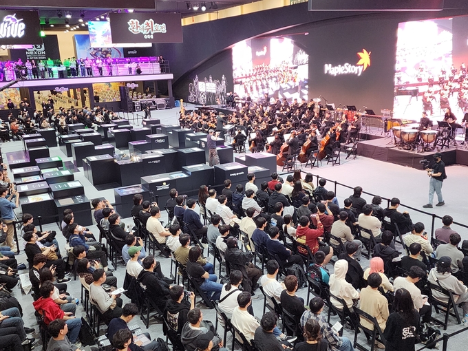 지난 16일 지스타 넥슨 부스에서 진행된 '30주년 오케스트라' 현장 사진. (사진=이효정 기자)