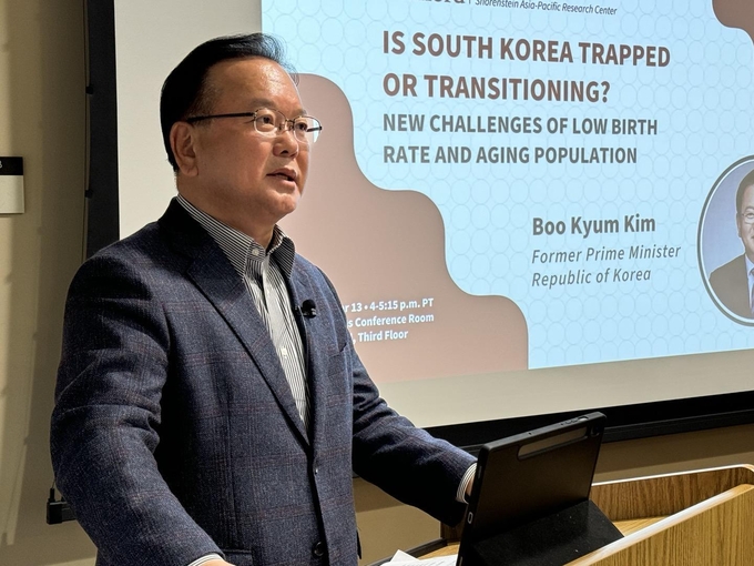 김부겸 전 국무총리가 지난 13일(현지시간) 미 스탠퍼드대 월터 쇼렌스틴 아시아태평양연구소(소장 신기욱)에서 특별 초청 경연을 하고 있다. (사진=연합뉴스)