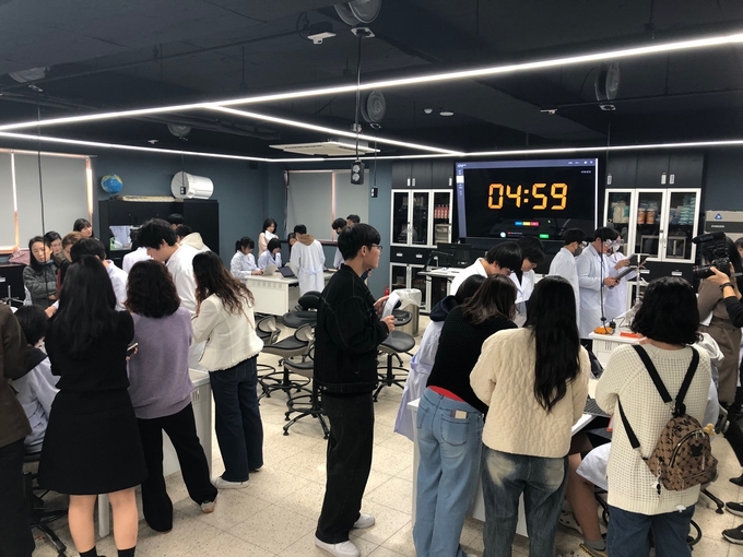 광수중학교 경기 미래형 과학실에서 2학년 공개수업이 진행되고 있다. (사진=광수중학교 제공)