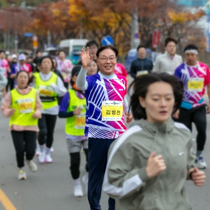 김병전 부천시의회 의장이 제19회 부천복사골 마라톤대회에 참석했다. (사진=부천시 제공)
