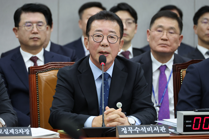 홍철호 대통령실 정무수석이 19일 오후 국회 운영위원회 전체회의에서 대통령비서실 및 국가안보실, 대통령경호처 소관 내년 예산에 대한 위원 질의에 답하고 있다. (사진=연합뉴스)